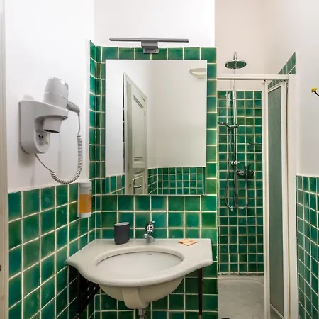 فندق مبيت وإفطار Da Nino Sul Mare Filicudi 4*