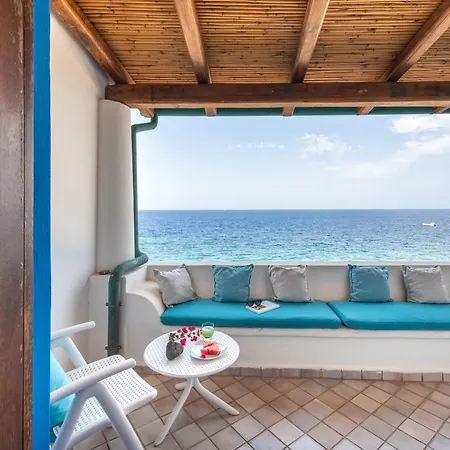 فندق مبيت وإفطار Da Nino Sul Mare Filicudi