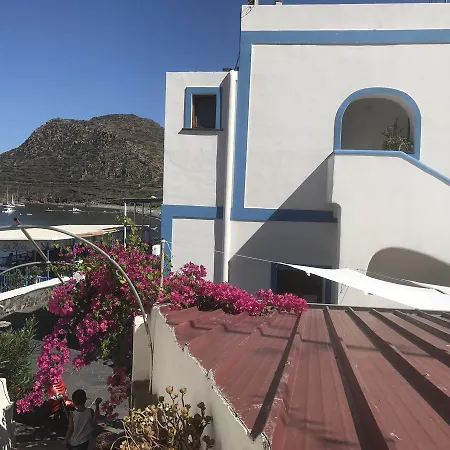 Da Nino Sul Mare Filicudi B&B Pecorini