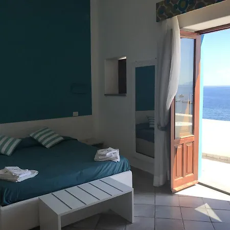 Da Nino Sul Mare Filicudi 4*