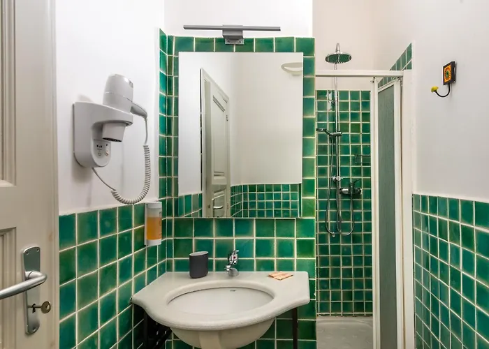 فندق مبيت وإفطار Da Nino Sul Mare Filicudi 4*