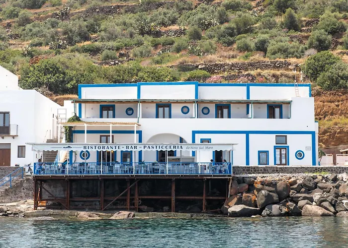 Da Nino Sul Mare Filicudi فندق مبيت وإفطار 4*