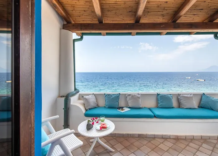 فندق مبيت وإفطار Da Nino Sul Mare Filicudi