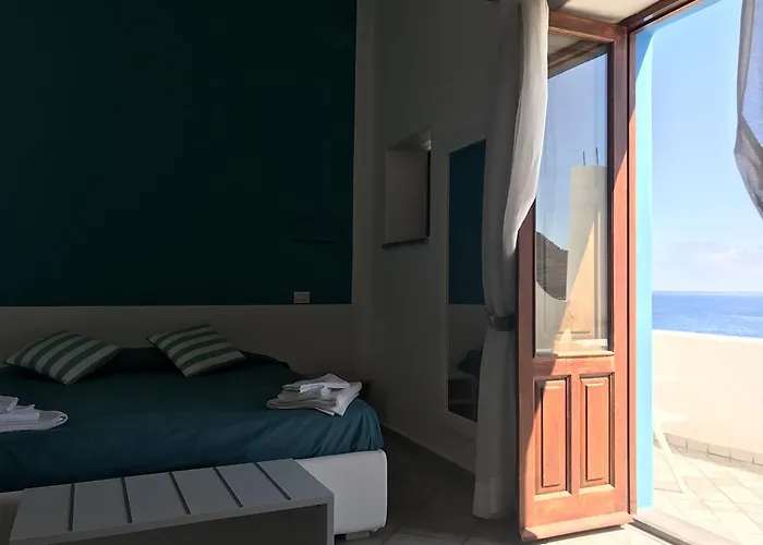 Da Nino Sul Mare Filicudi فندق مبيت وإفطار 4*