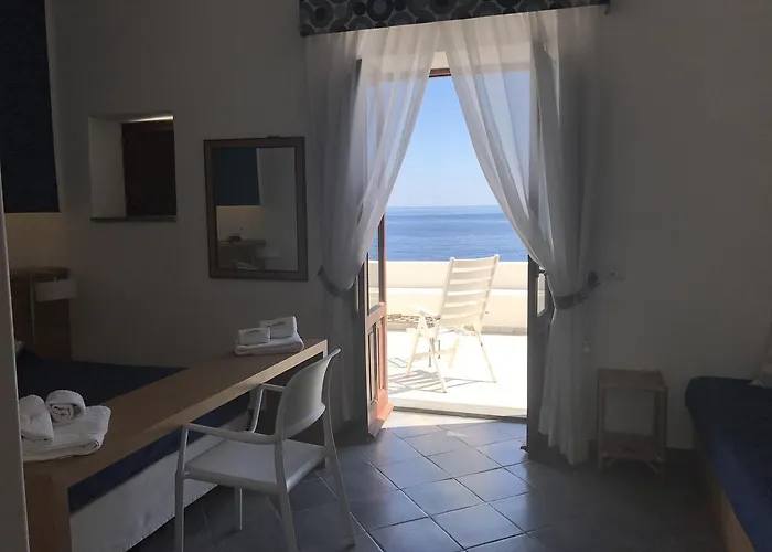 Da Nino Sul Mare Filicudi 4*