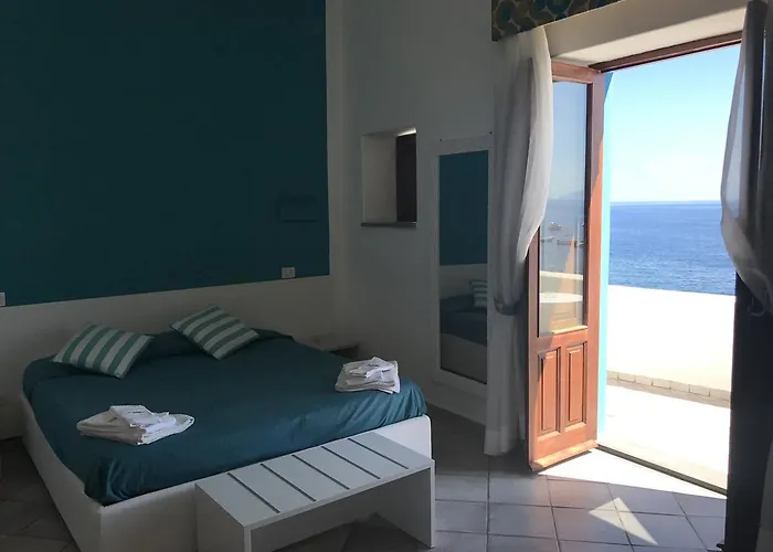 Da Nino Sul Mare Filicudi 4*