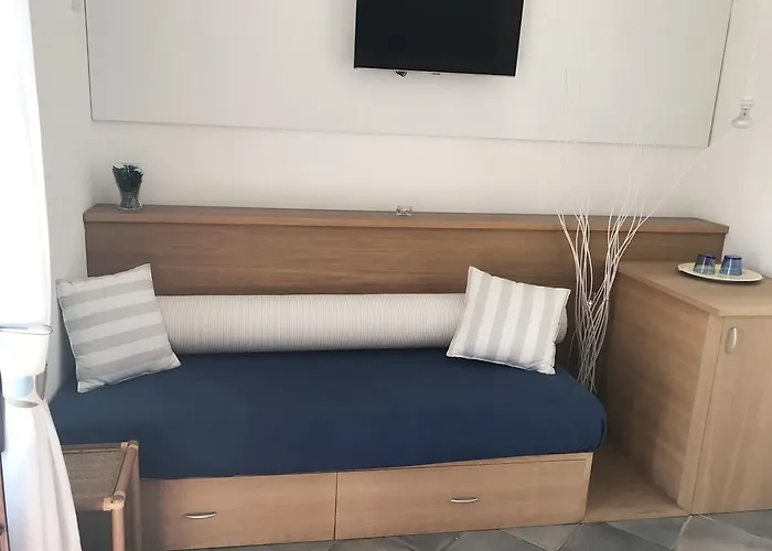 Da Nino Sul Mare Filicudi فندق مبيت وإفطار 4*