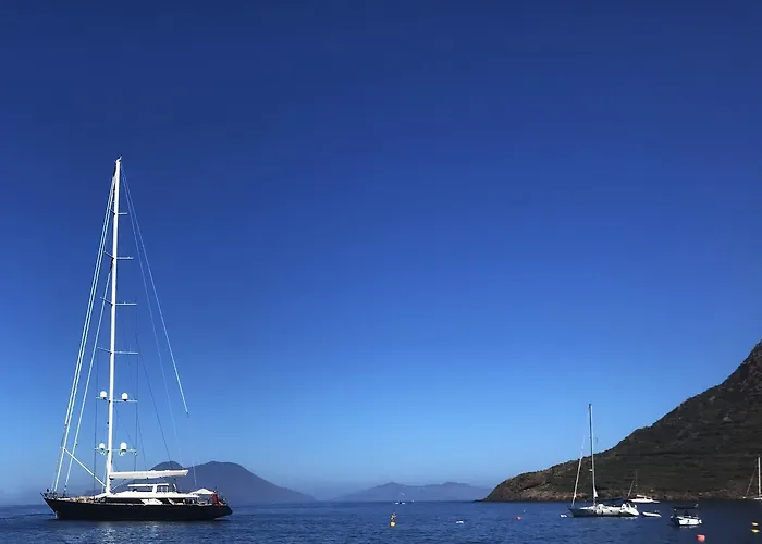 Da Nino Sul Mare Filicudi فندق مبيت وإفطار