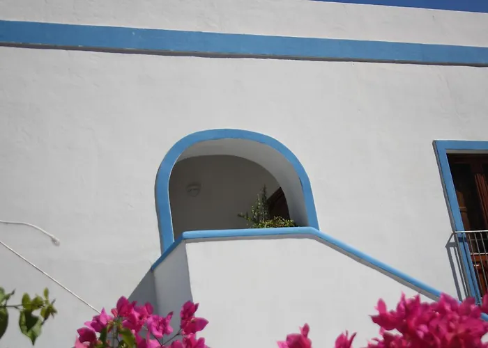 Da Nino Sul Mare Filicudi فندق مبيت وإفطار 4*